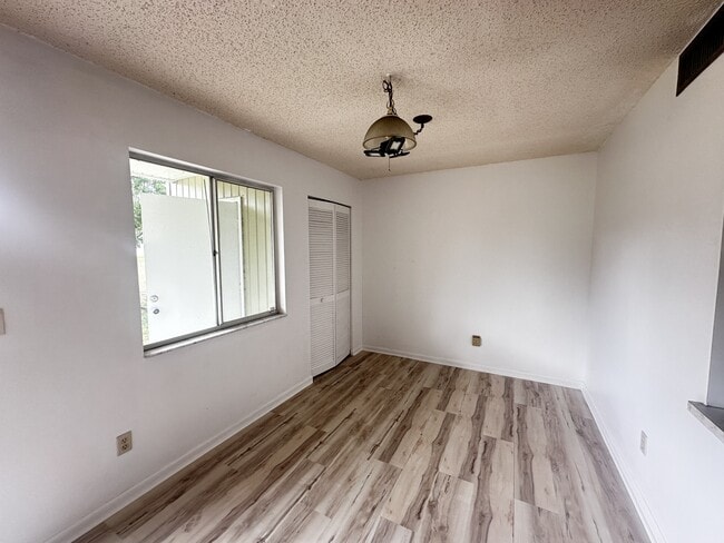 Photo - 593 Fairways Cir