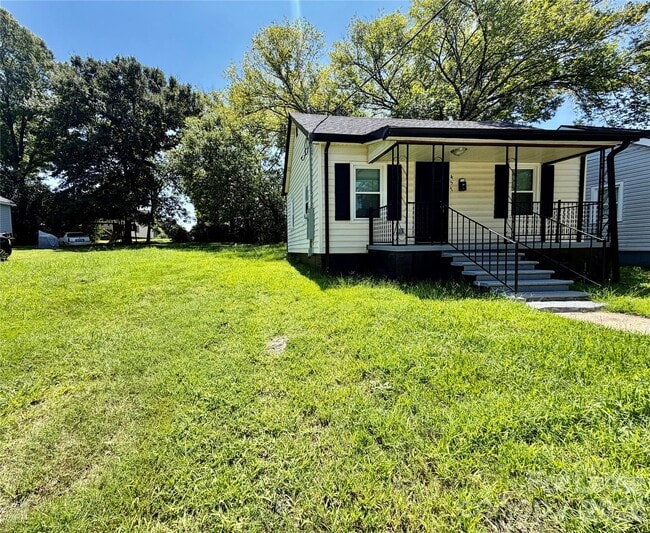 Photo - 457 Fewell St
