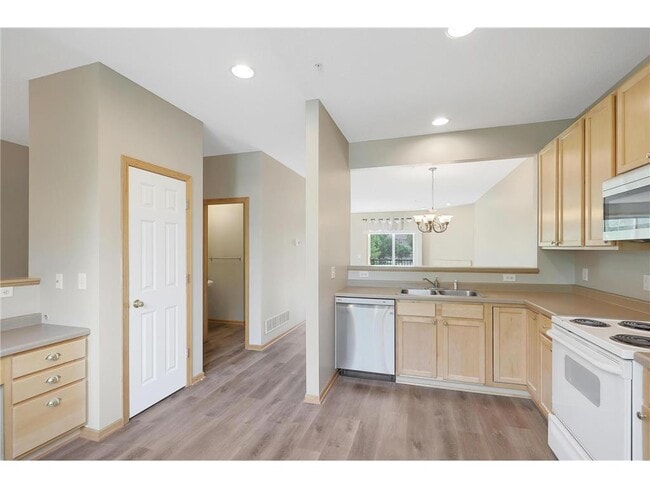 15564 Lilac Dr