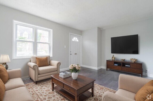 Building Photo - 2407 21st Pl NE Unit #1 Rental