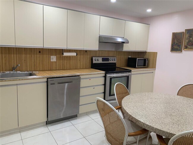 Photo - 2500 Parkview Dr Unit 1721