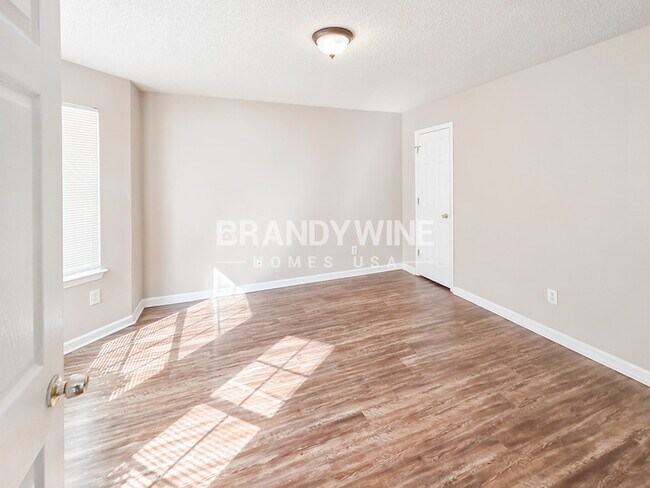 Photo - 972 Tara Bend