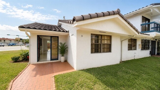 Building Photo - 10900 NW 7th St Unit 101