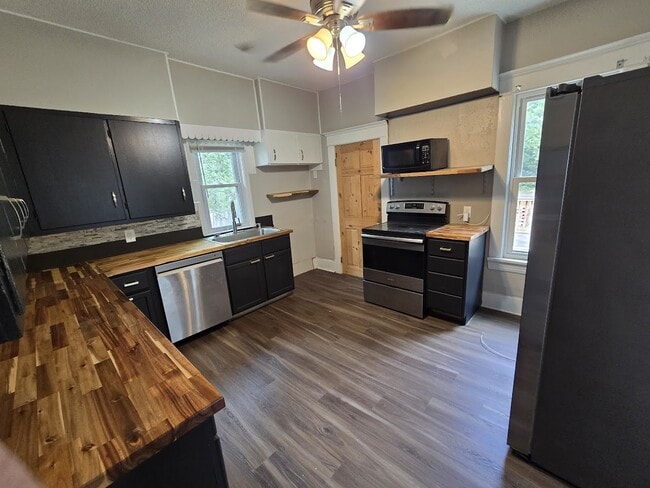 Photo - 220 Center St