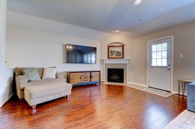 Photo - 4934 Bonny Loch Ln