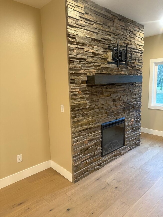 Photo - Newly Remolded 4-bedroom 3 bath Home in Downtown Woodland WA