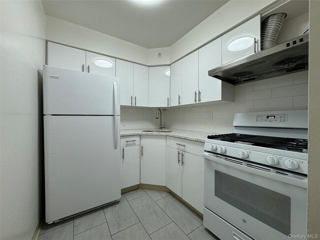 Photo - 61-39 168th St Unit 2F