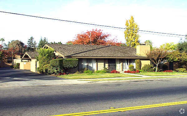 Photo - 1011 E Ashlan Ave