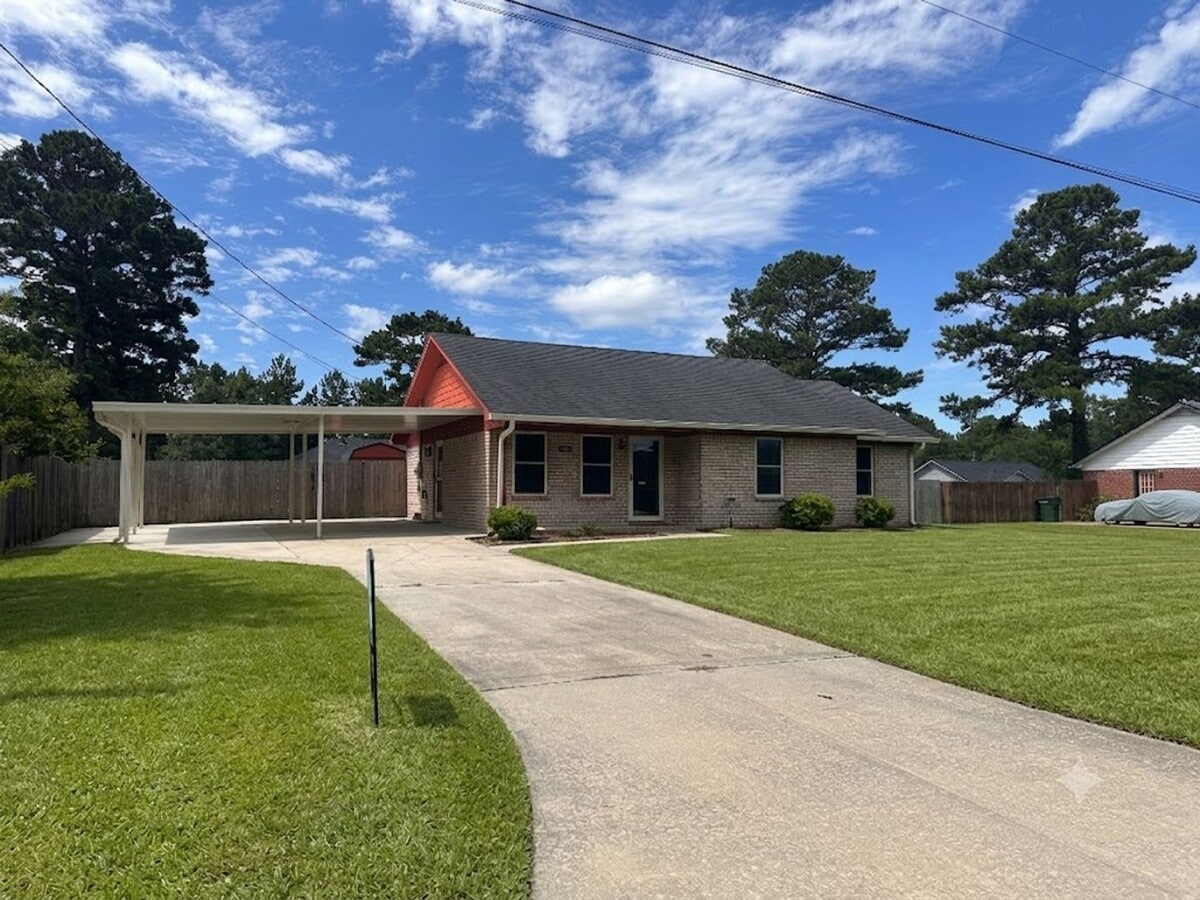 Photo - Charming 3-Bedroom Home in Smiley Woods!