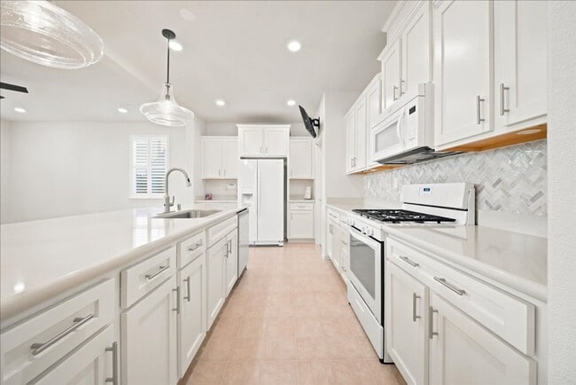 Photo - 15 Bannock Glen Pl
