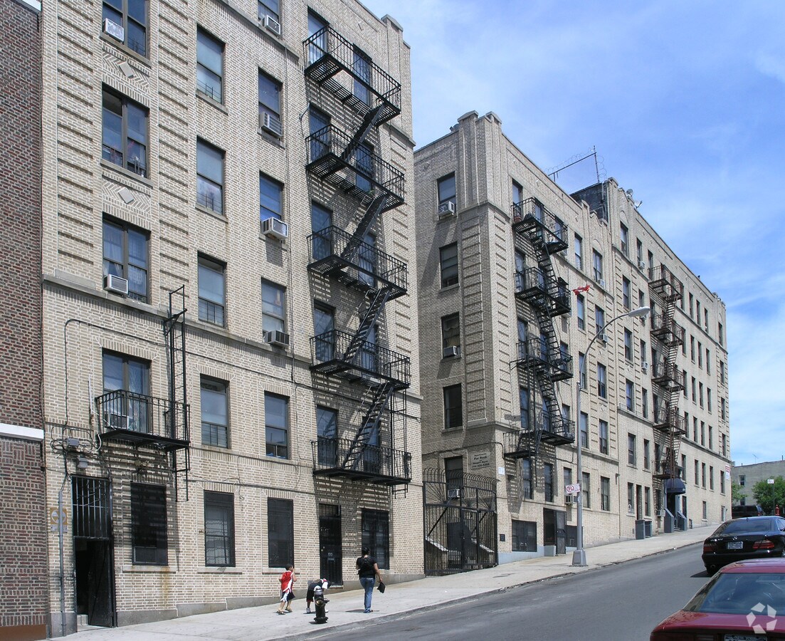 Photo - 2065-2067 Davidson Ave Apartments