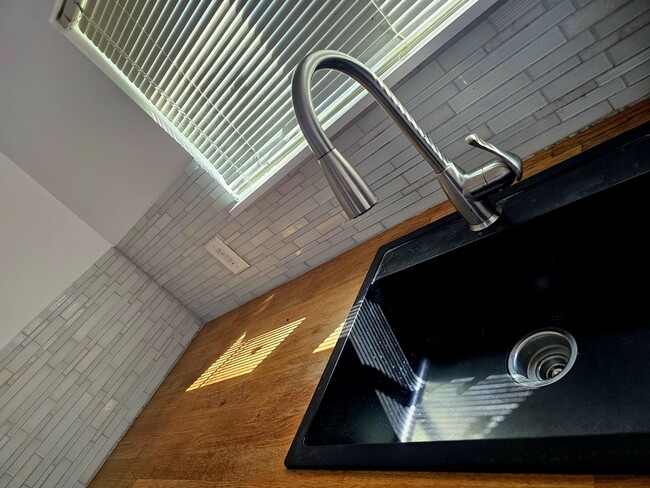 Photo - 211 W Mitchell St