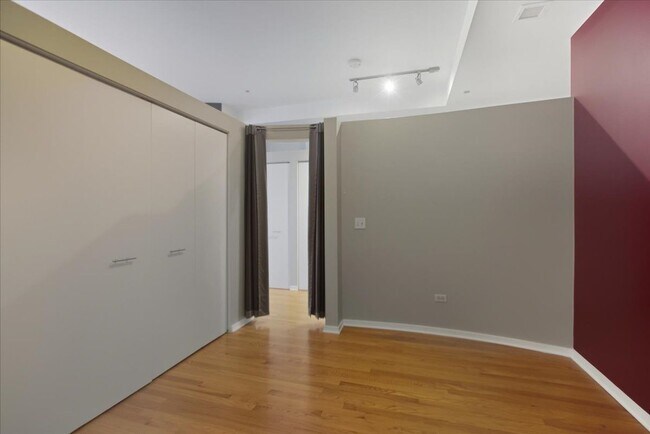 Photo - 208 W Washington St