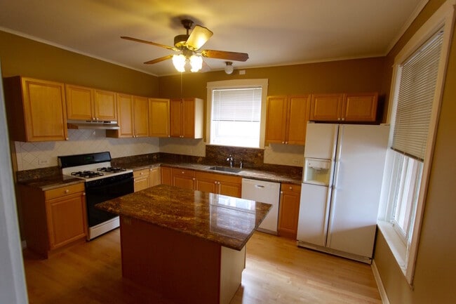 kitchen - 1109 S Oak Park Ave Unidad 2 Rental