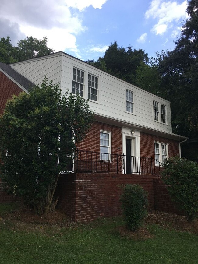 Photo - 1143 A&amp;B N Broad St. Unit 1143 N Broad, A (Main House)