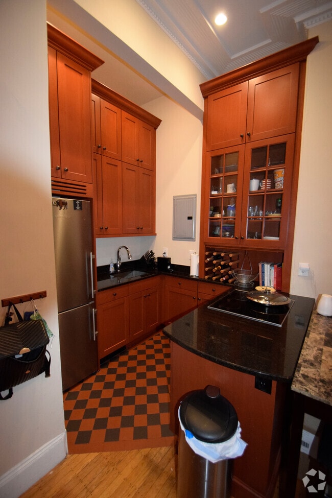 Building Photo - 388 Marlborough St Unit 4 Rental