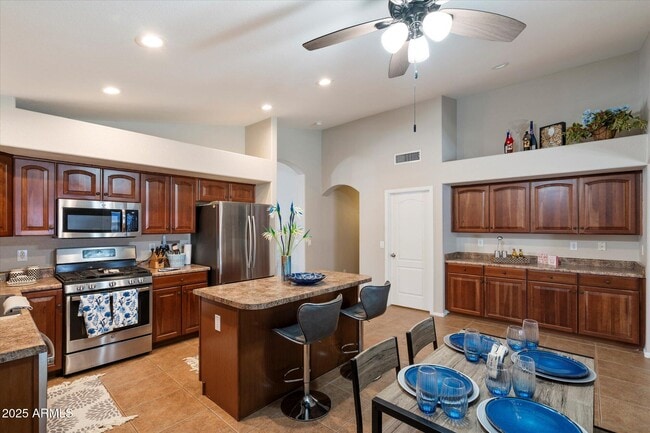 42187 W Chisholm Dr