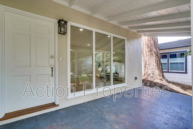 Photo - 207 Haight St