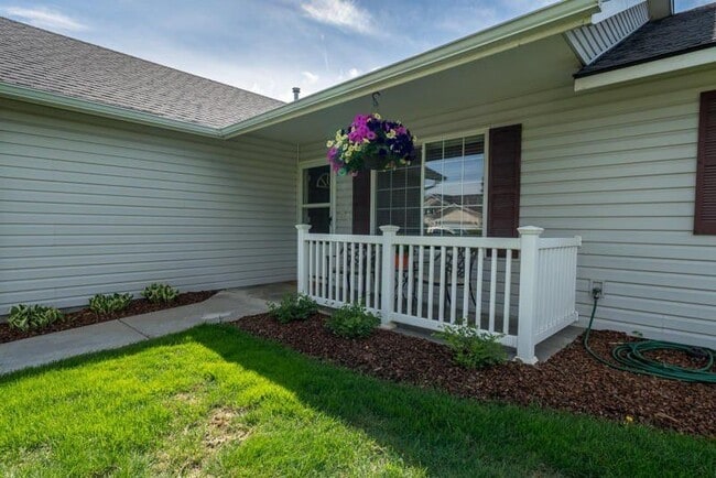 Photo - Beautiful 3 bedroom 2 bath Post Falls Home