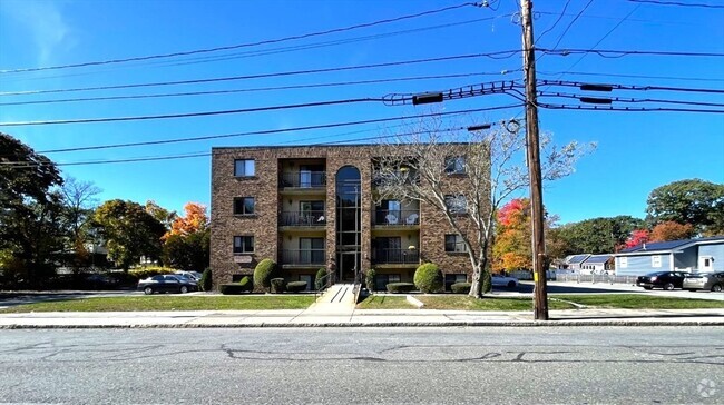 Building Photo - 555 Main St Unit 302 Rental