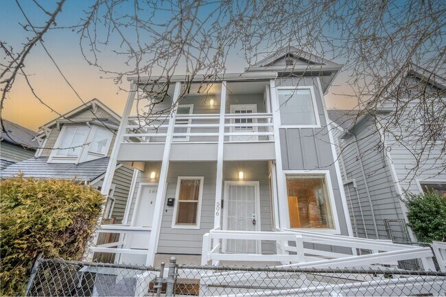 Photo - Duplex upper unit in Central District - Upper