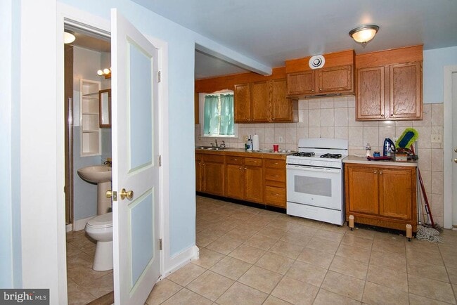 Photo - 330 E Broadway