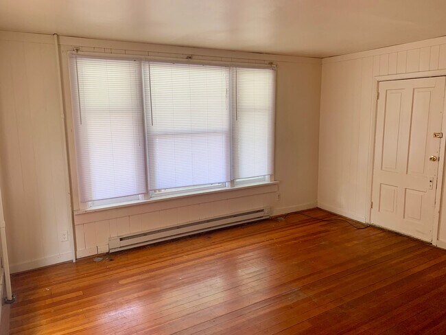 Photo - 128 10th St S