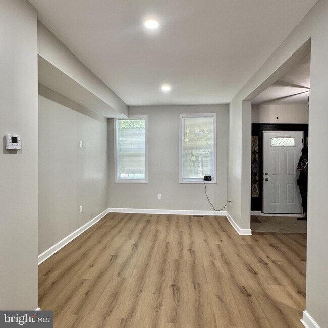 Photo - 2216 Whittier Ave