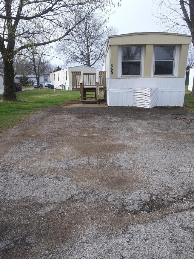 Building Photo - 360 Golden Dale Dr Rental