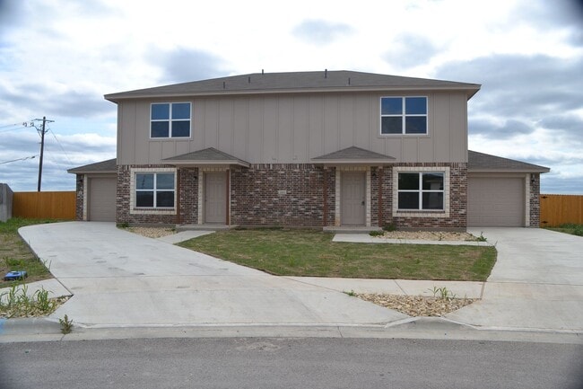 Building Photo - 1915 Castroville Trl Unit 1915 Castroville Trail  B Rental
