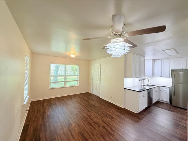 Photo - 8701 Parkfield Dr