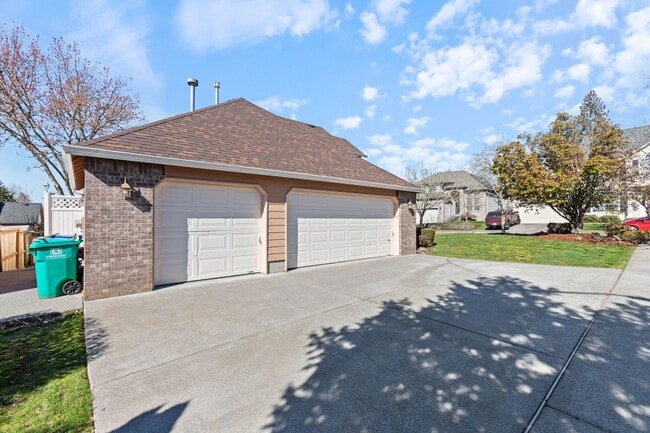 Photo - Stunning SE Gresham Home w/ Huge Bonus Room!