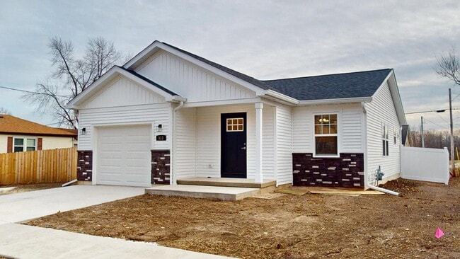 Building Photo - 513 St George St