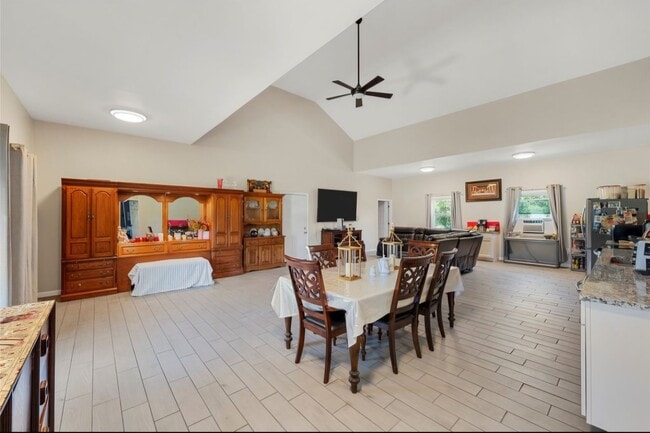 Photo - 1571 Highland Park Way