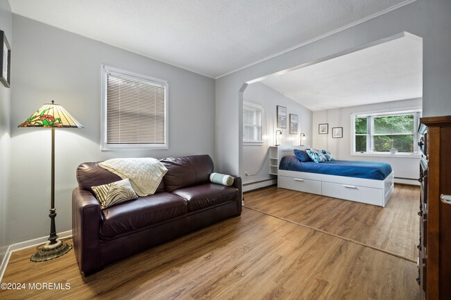 607 Sunrise Blvd