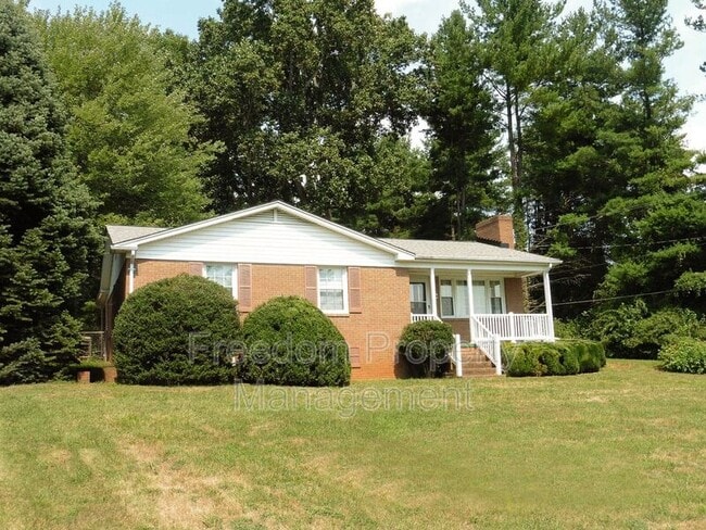 Photo - 7128 Airlie Rd