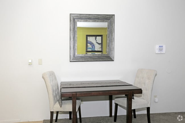 1BR, 1BA - 480 SF