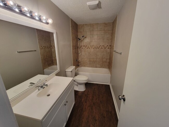 Photo - 1900 Kelly Dr