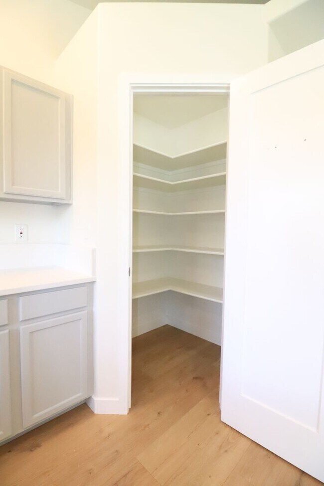 Photo - Available 12/16/25, 4bd/3b Home in Nampa!