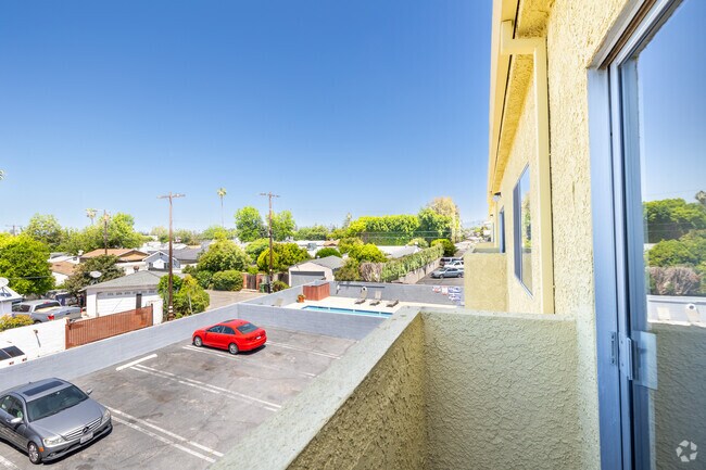 1BR, 1BA - 850SF - Balcony