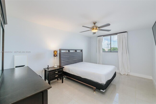 1688 West Ave Unit 305