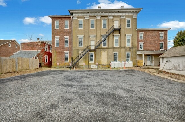Photo - 2693 W Philadelphia Ave Unit #2 - 1st Floor 3br