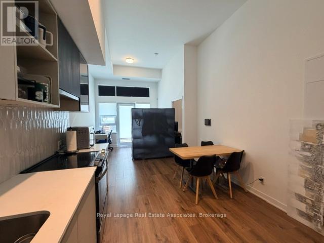 Photo - 405 Dundas St W Unit 114