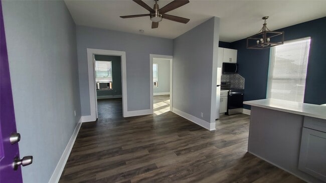 Photo - 3828 Seawall Blvd
