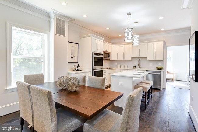 Photo - 5905 Eads St NE