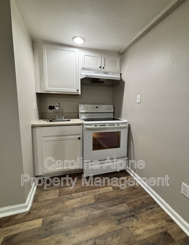 Photo - 2512 Finchley Dr