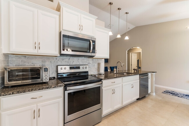 Photo - 15 Raeland Ln