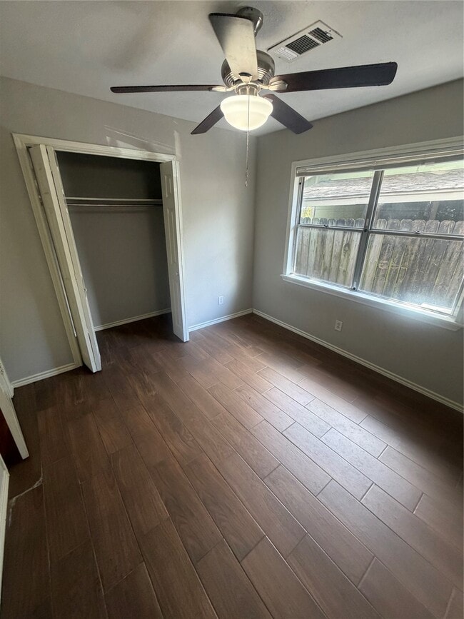 1609 Camille St