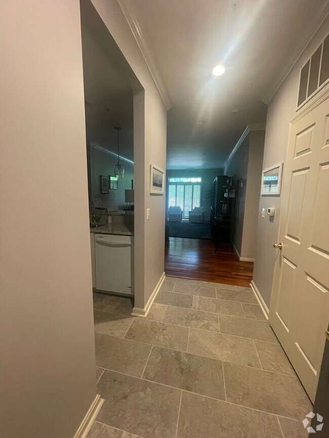 Building Photo - VERY WELL MAINTAINED 2 BEDROOM AND 2 BATHR... Unit 101 Rental