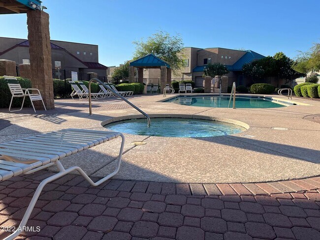 Photo - 1015 S Val Vista Dr